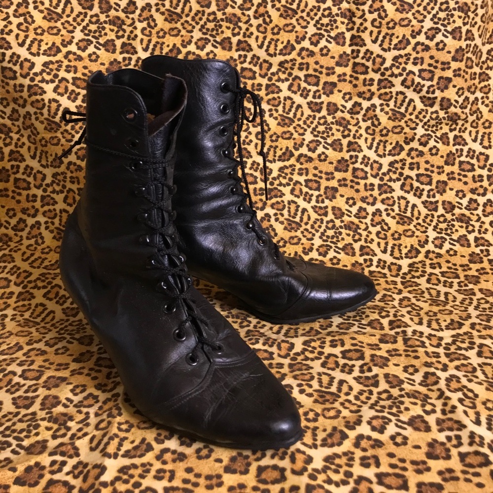 Vintage Lace Up Granny boots - Picture 2 of 9